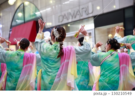 帯屋町で踊るよさこい祭り 帯屋町で踊るよさこい祭り 130210549