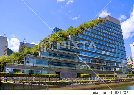 アクロス福岡・植栽されたビル（福岡県・福岡市） 130212020