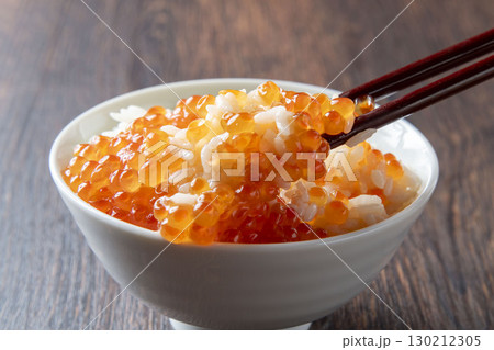 北海道の美味しいいくら丼 北海道の美味しいいくら丼 130212305