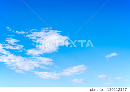 青空に浮かぶ雲 青空に浮かぶ雲 130212357