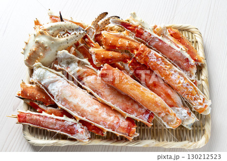 新鮮で美味しいタラバガニ 130212523