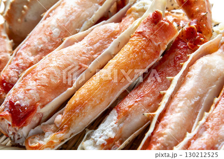 新鮮で美味しいタラバガニ 130212525