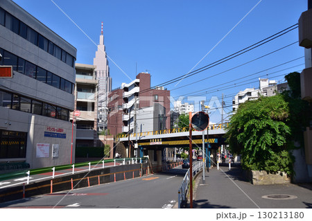 代々木・小田急線高架下のアンダーパス 130213180