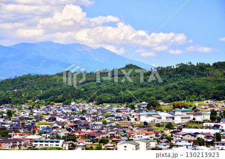 上田市丸子 丸子修学館高等学校周辺/浅間山方面を望む(長野県上田市)【2025.6】 上田市丸子 丸子修学館高等学校周辺/浅間山方面を望む(長野県上田市)【2025.6】 130213923