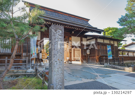 飛騨高山 高山陣屋 表門の風景 130214297
