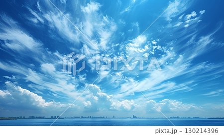 藍色の空と柔らかい積雲 130214396
