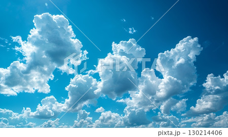 藍色の空と柔らかい積雲