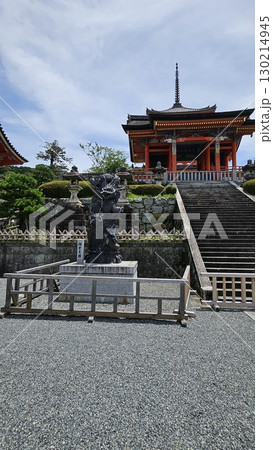 this is Fushimi Inari Building 130214945