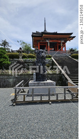 this is Fushimi Inari Building this is Fushimi Inari Building 130214958