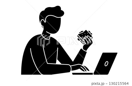 パソコン作業中に食事をする男性、ながら食い パソコン作業中に食事をする男性、ながら食い 130215564