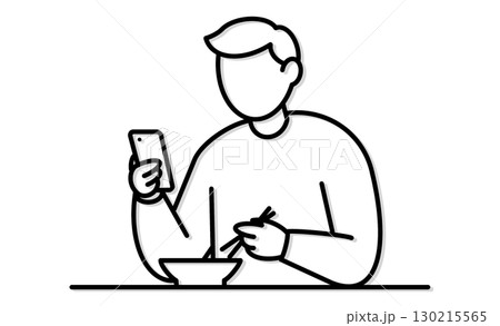 食事中にスマートフォンを操作する男性、ながら食い 130215565