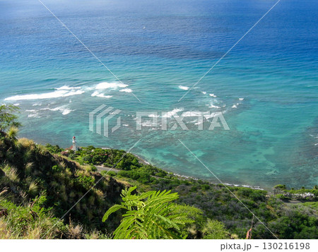 オアフ島ダイヤモンドヘッド灯台と海 オアフ島ダイヤモンドヘッド灯台と海 130216198