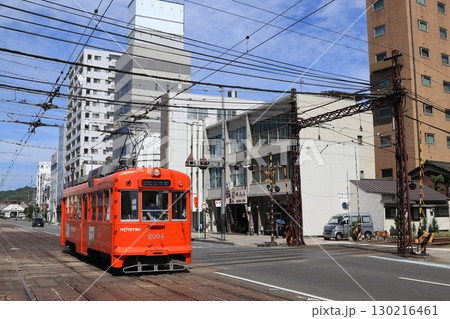 ダイヤモンドクロスを通る路面電車 130216461
