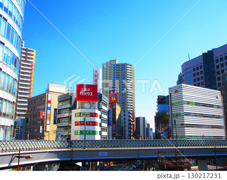 埼玉県川口市の川口駅東口駅前の風景 130217231
