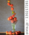 花瓶に生けられた鬼灯 130217281