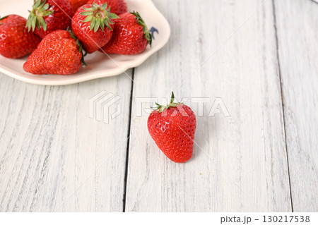 美味しそうなイチゴ 130217538