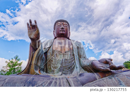 岩手県盛岡市/松園寺】白雲とともに佇む盛岡大仏(下正面) 岩手県盛岡市/松園寺】白雲とともに佇む盛岡大仏(下正面) 130217755
