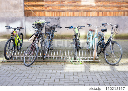 Urban street with bikes. Bicycles stay on the parking in Ostend, Belgien. Urban street with bikes. Bicycles stay on the parking in Ostend, Belgien. 130218167
