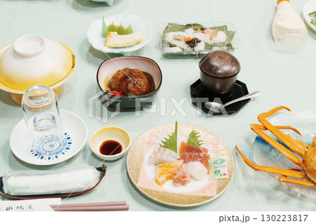 旅館の夕食 旅館の夕食 130223817