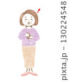 わかった！という表情とポーズのシニア女性の手描きイラスト 130224548