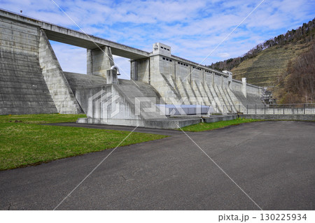 滝里ダムを間近から 130225934