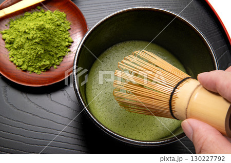 日本の伝統文化、茶道イメージの抹茶 130227792