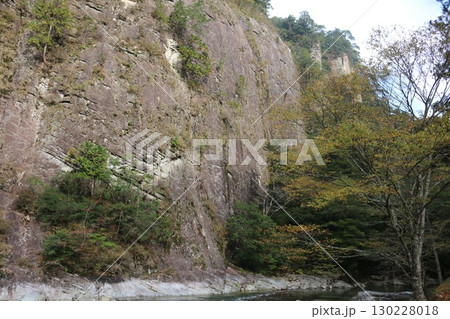 秋の石鎚山系 面河渓 130228018