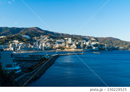 再開発が進む熱海の海岸 再開発が進む熱海の海岸 130229525