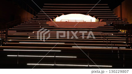 夜のスペインパビリオンの風景 夜のスペインパビリオンの風景 130229807