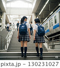 駅の階段を登る女子高生 130231027