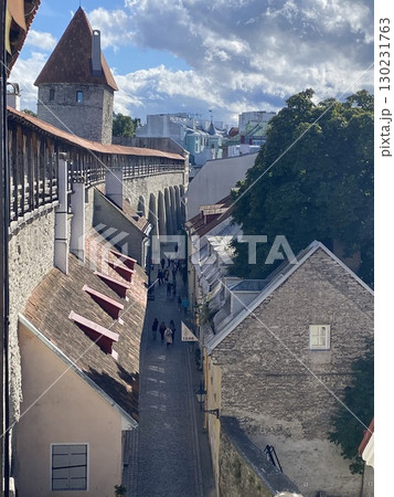 エストニア　タリン旧市街の城壁 130231763