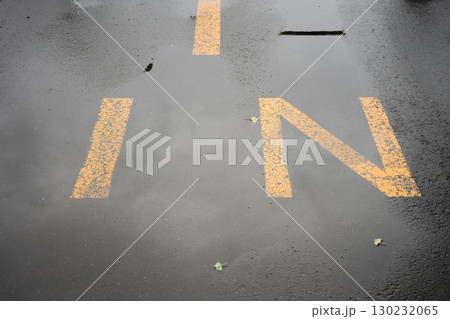 雨の日の道路の状況 雨の日の道路の状況 130232065