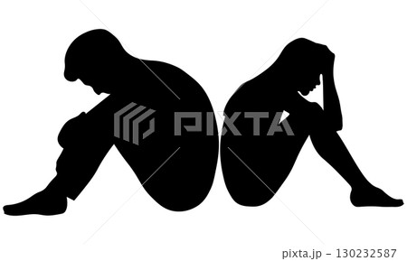 落ち込む男女のシルエットと悩みを抱える姿 130232587