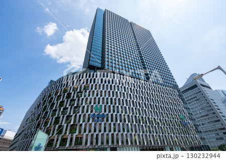 大阪駅前風景（阪神百貨店ほか） 130232944