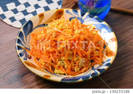 にんじんしりしり、人参しりしり、ニンジンしりしり。沖縄料理、野菜料理。 にんじんしりしり、人参しりしり、ニンジンしりしり。沖縄料理、野菜料理。 130233186