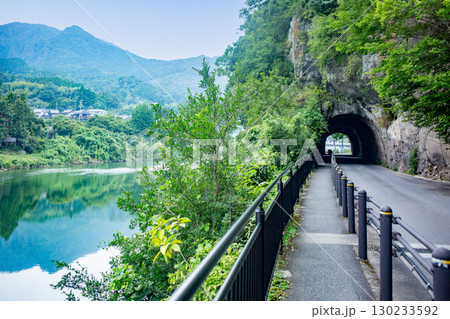 耶馬溪の青の洞門と山国川 130233592
