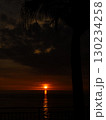 東シナ海に沈む夕陽 130234258