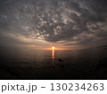 東シナ海に沈む夕陽 130234263
