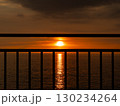 東シナ海に沈む夕陽 130234264