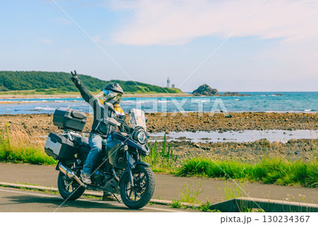 青森県尻屋崎の海とバイク 130234367