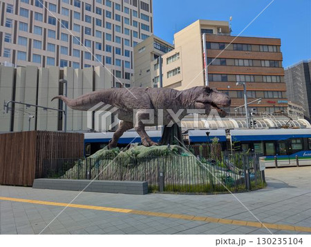 福井駅の恐竜モニュメント 130235104