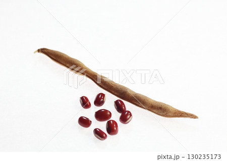 小豆のさやと種 130235173