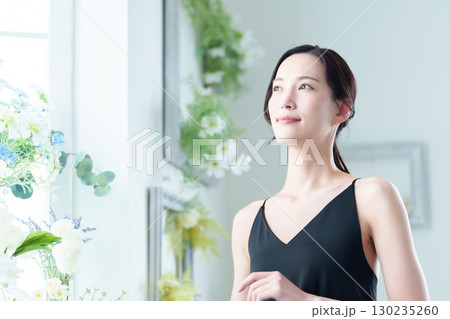 女性 ビューティー 花 ドライフラワー 女性 ビューティー 花 ドライフラワー 130235260