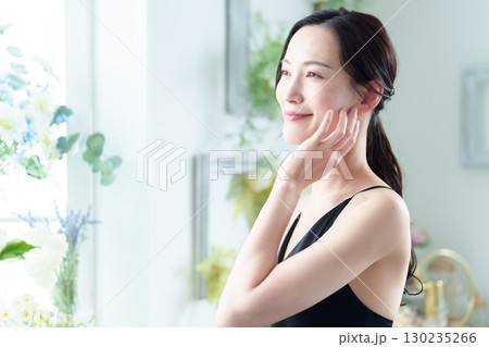 女性　ビューティー　花　ドライフラワー 130235266