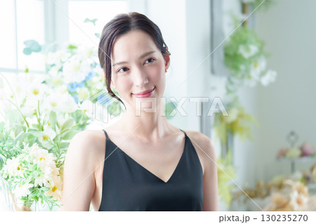 女性　ビューティー　花　ドライフラワー 130235270