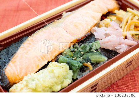 美味しい焼き鮭、銀鮭西京焼弁当 130235500