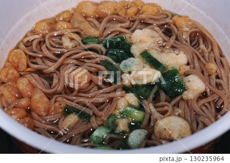 カップそばのクローズアップ 130235964