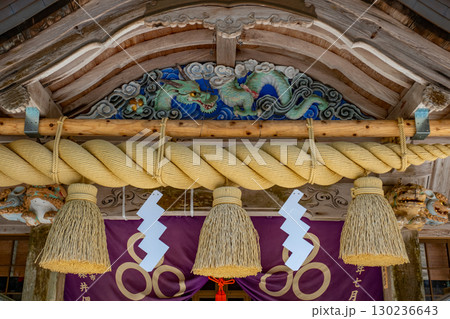 宗形神社　拝殿の彫刻と注連縄　鳥取県米子市宗像 130236643