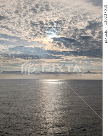 日本海の日の出 130237019
