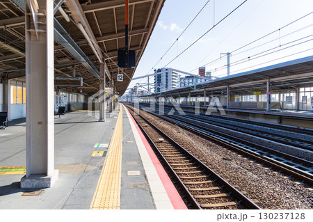新幹線のホーム（西明石駅） 130237128